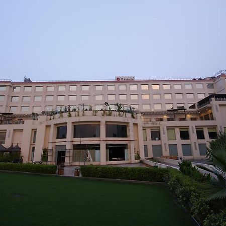 Ramada Neemrana Hotell Eksteriør bilde