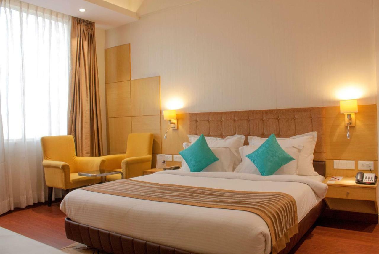 Ramada Neemrana Hotell Eksteriør bilde